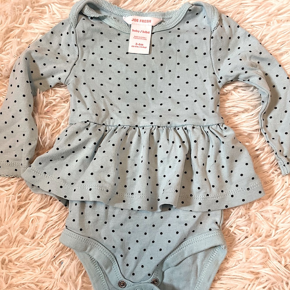 Long sleeve onesie (3/10$)